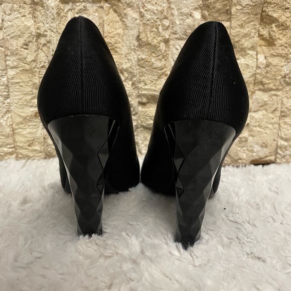 BCBG (Size 7) High Heel - Picture 3 of 3